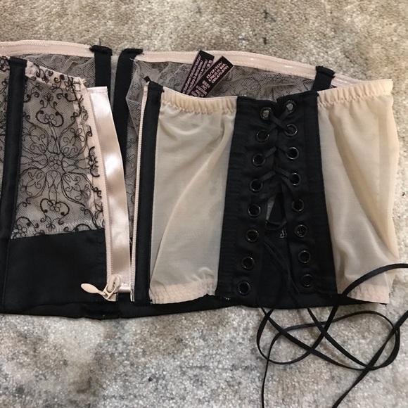 Victoria’s Secret Very Sexy Embroidered Bustier - Picture 5 of 6